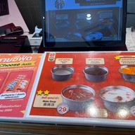 Lucky Suki (ลัคกี้ สุกี้) เดอะ พร้อม ดินแดง