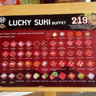 Lucky Suki (ลัคกี้ สุกี้) เดอะ พร้อม ดินแดง