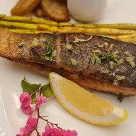 September cafe & bistro .