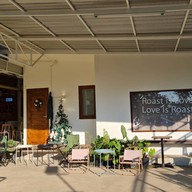 บรรยากาศ L R A W Coffee cafe & Roastery