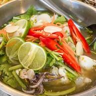 กุ้งรุ่งฟ้า ตลาดกลาง