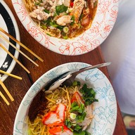 ก๋วยเตี๋ยวไข่ คุณแหม่ม