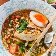 เมนูของร้าน ก๋วยเตี๋ยวไข่ คุณแหม่ม