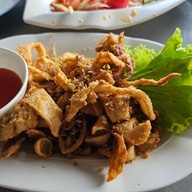 ร้านอาหารเจ้ไพรริมเขื่อนท่าฉลอม