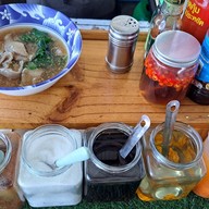 เมนูของร้าน ราดหน้ากะทะทอง โรบินสันสมุทรปราการ หน้าแม็คโดนัล