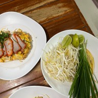 ผัดไทห่อไข่หน้าโรงพัก(เจ้าเก่า)