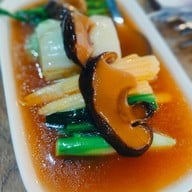 บ้านไม้ริมน้ำ