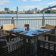 บรรยากาศ Trader Vic's โรงแรมอนันตรา กรุงเทพฯ  ริเวอร์ไซด์ รีสอร์ท แอนด์ สปา