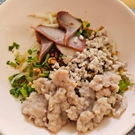 เล้ง ก๋วยเตี๋ยวหมูเด้ง
