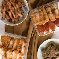 ข้าวหมูทอดพุงกาง ตลาดต้นตาล