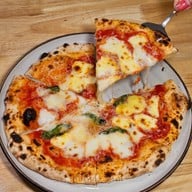 Grazie Pizzeria Thewet