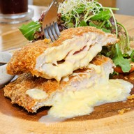 Grazie Pizzeria Thewet