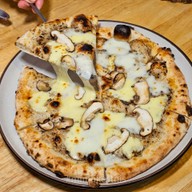 Grazie Pizzeria Thewet