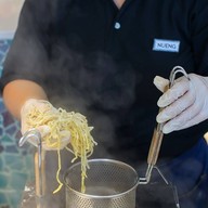 ฅนช่างยำ by กั้งบ้านเพ สาขาทองหล่อ ทองหล่อ ซอย 13