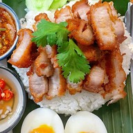 ข้าวหมูทอดพุงกาง ตลาดต้นตาล