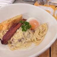 Sala bang pa-in Eatery and Bar