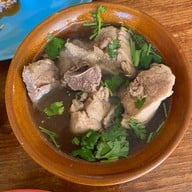 เมนูของร้าน ราชาบะหมี่ เกี๊ยวกุ้ง เย็นตาโฟ ปาย