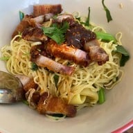 เมนูของร้าน ราชาบะหมี่ เกี๊ยวกุ้ง เย็นตาโฟ ปาย