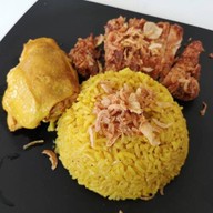 (ปิด) ข้าวหมกไก่ย่างบังฟารุก ข้าวซอย 邦发禄烤鸡 ปิด