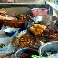 ขาหมูคาเฟ่ (สูตรฮ่องเต้)