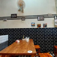 ขาหมูคาเฟ่ (สูตรฮ่องเต้)