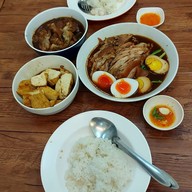 ขาหมูคาเฟ่ (สูตรฮ่องเต้)