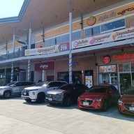 หน้าร้าน เจ๊สมชาย ก๋วยเตี๋ยวแคะ โครงการเดอะพร้อมดินแดง