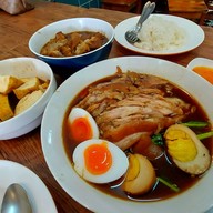 ขาหมูคาเฟ่ (สูตรฮ่องเต้)