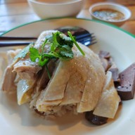 เมนูของร้าน เรือนขุนพิเรนท์ ข้าวมันไก่ ก๋วยเตี๋ยว นนทบุรี