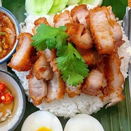 ข้าวหมูทอดพุงกาง ตลาดต้นตาล