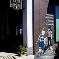 หน้าร้าน The Brown House Chachoengsao