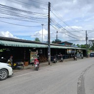 หน้าร้าน ชายปลื้ม