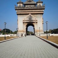 ประตูไซ เวียงจันทร์ (ປະຕູ ໄຊ)