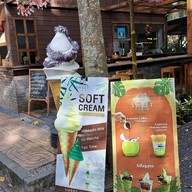 หน้าร้าน Sweet cabin ice-cream & coffee