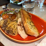 เมนูของร้าน Donald’s Done ‘n Delight  Shanghai Disneyland