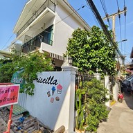 หน้าร้าน Priscilla ice cream  Priscilla icecream สาขา 1