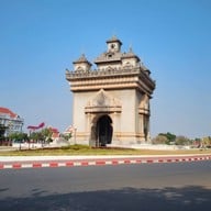 ประตูไซ เวียงจันทร์ (ປະຕູ ໄຊ)