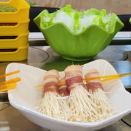 สุกี้ ล่าเม่ย หม่าล่า 辣妹麻辣旋转小火锅 มีโชคพลาซ่า