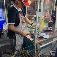 ร้านลาบลุงแดง