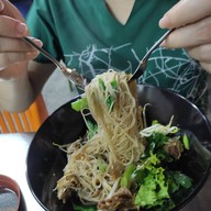เมนูของร้าน ก๋วยเตี๋ยวไก่ตุ๋นสูตรแม่กิม(เจ๊ณี)