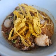 ก๋วยเตี๋ยวต้มยำหมูกรอบ เจ๊ดำ (ลำลูกกา)
