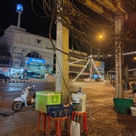 บรรยากาศ ชายสี่บะหมี่เกี๊ยว สาขา หน้าธนาคารกรุงศรีอยุธยา