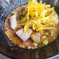 ก๋วยเตี๋ยวต้มยำหมูกรอบ เจ๊ดำ (ลำลูกกา)