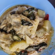 ก๋วยเตี๋ยวต้มยำหมูกรอบ เจ๊ดำ (ลำลูกกา)