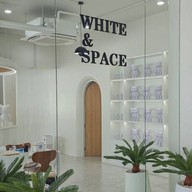 White&Space Cafe and Boardgame