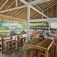 บรรยากาศ เนื้อตุ๋นนายทิว หนามแดงบางพลี