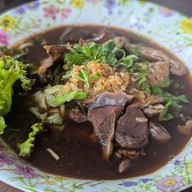 เมนูของร้าน ร้านก๋วยเตี๋ยวเป็ดริมคลอง อ่างทอง