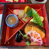 อาโออิ ดิเอ็มโพเรียม