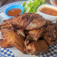 เมนูของร้าน ร้านก๋วยเตี๋ยวเป็ดริมคลอง อ่างทอง