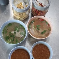 เจ๊หงษ์ข้าวมันไก่ ถนนกาญจนาภิเษก